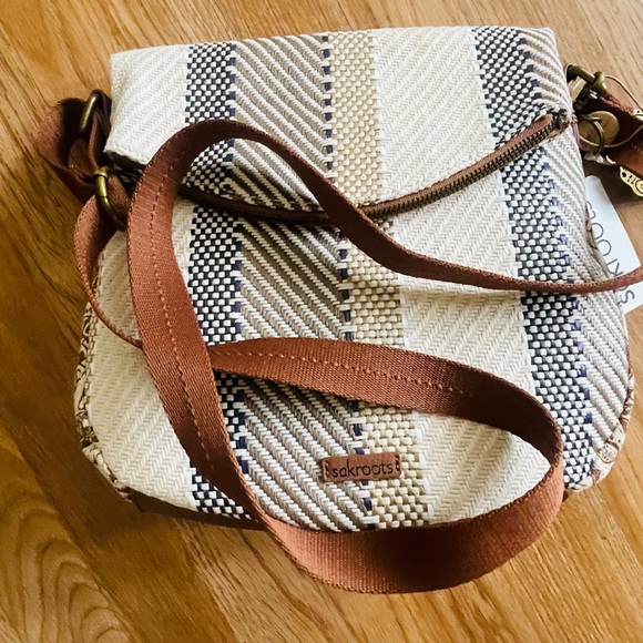 Sakroots Crossbody Bag in Eco-Twill, Multifunctional Purse with Adjustable Strap - Picture 1 of 6